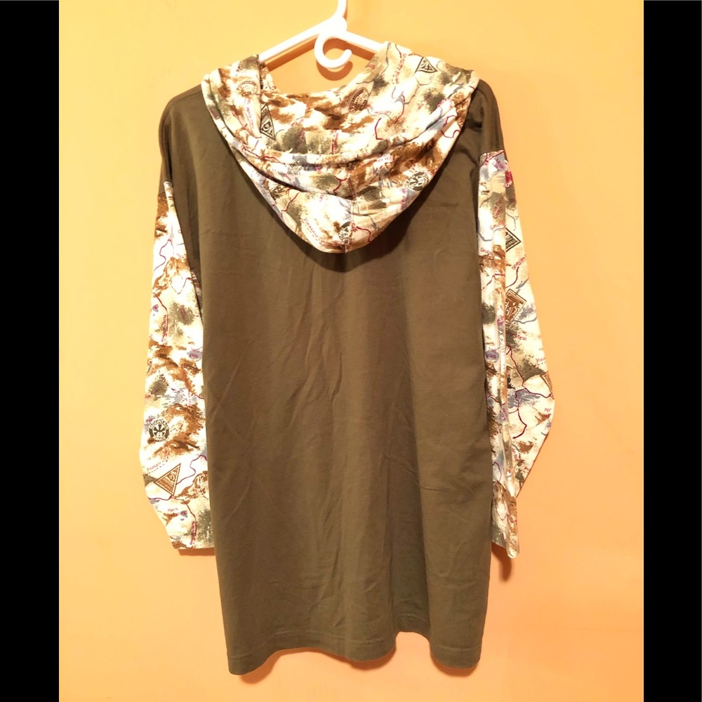 LIZ & CO. | Map Print Sweater - Picture 4 of 4